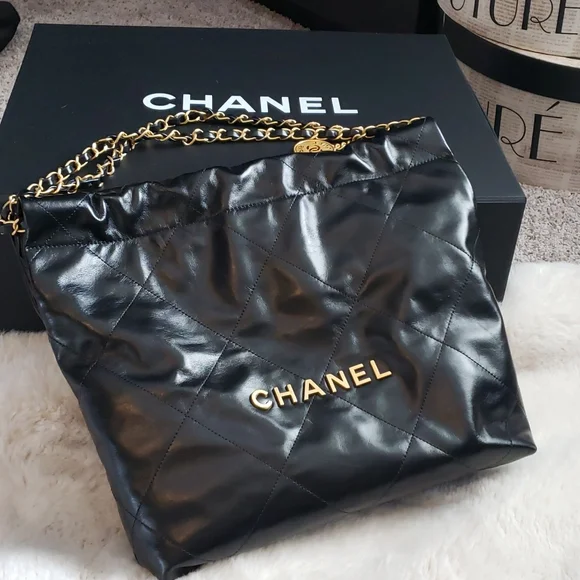 The Chanel 22 small handbag - Picture 2 of 12